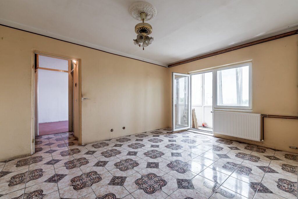 Apartament 3 camere în Vlaicu (zona Agora Mall) – etaj 2/4 De vânzare Apartament 3 camere în Vlaicu (zona Agora Mall) – etaj 2/4 în zona Aurel Vlaicu 3 camere 2 dormitoare Arad 1
