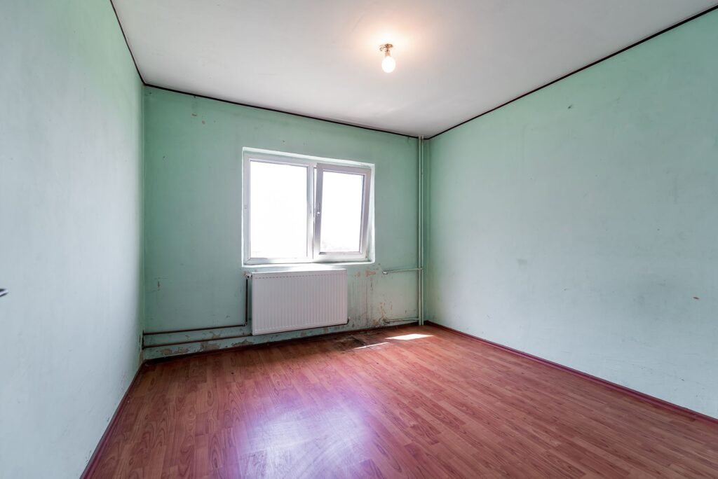 Apartament 3 camere în Vlaicu (zona Agora Mall) – etaj 2/4 De vânzare Apartament 3 camere în Vlaicu (zona Agora Mall) – etaj 2/4 în zona Aurel Vlaicu 3 camere 2 dormitoare Arad 1
