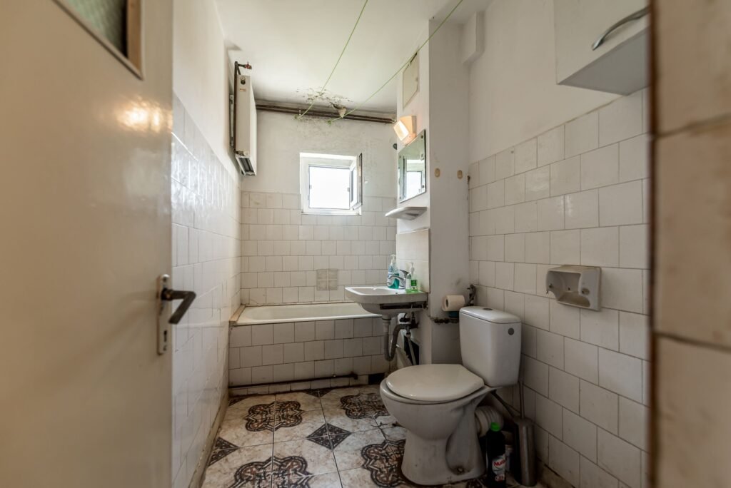 Apartament 3 camere în Vlaicu (zona Agora Mall) – etaj 2/4 De vânzare Apartament 3 camere în Vlaicu (zona Agora Mall) – etaj 2/4 în zona Aurel Vlaicu 3 camere 2 dormitoare Arad 1