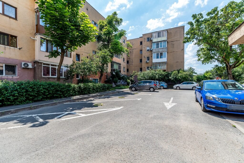 De vânzare Apartament 3 camere în Vlaicu (zona Agora Mall) – etaj 2/4 în zona Aurel Vlaicu 3 camere 2 dormitoare Arad 1