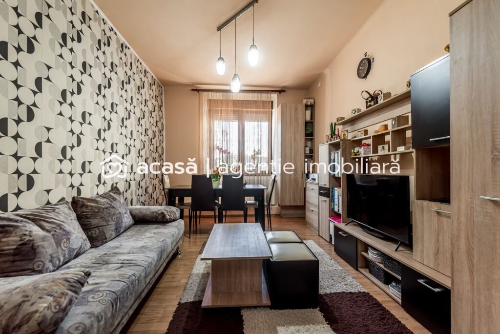 Apartament în centru cu acces auto și garaj propriu De vânzare Apartament în centru cu acces auto și garaj propriu în zona Central 2 camere 1 dormitor Arad 1