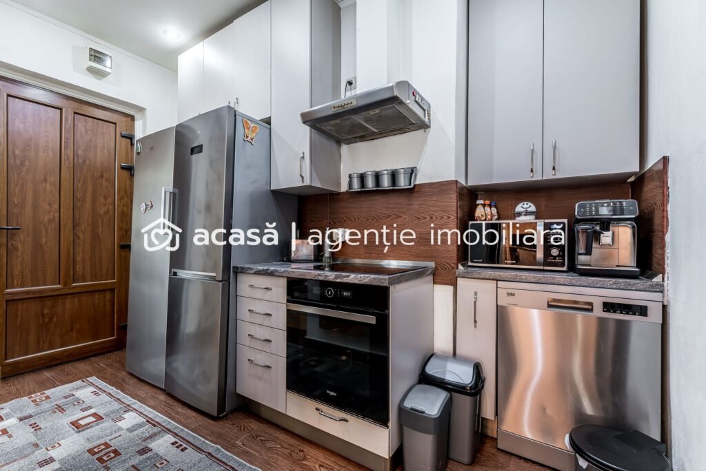 Apartament în centru cu acces auto și garaj propriu De vânzare Apartament în centru cu acces auto și garaj propriu în zona Central 2 camere 1 dormitor Arad 1