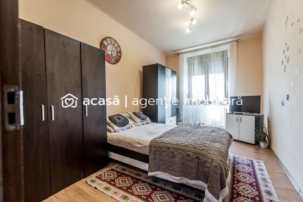 Apartament în centru cu acces auto și garaj propriu De vânzare Apartament în centru cu acces auto și garaj propriu în zona Central 2 camere 1 dormitor Arad 1