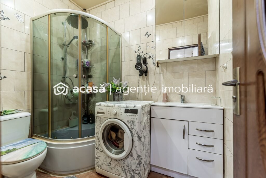 Apartament în centru cu acces auto și garaj propriu De vânzare Apartament în centru cu acces auto și garaj propriu în zona Central 2 camere 1 dormitor Arad 1