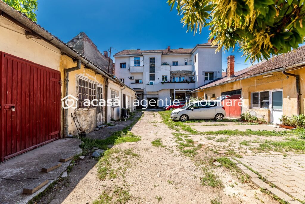 Apartament în centru cu acces auto și garaj propriu De vânzare Apartament în centru cu acces auto și garaj propriu în zona Central 2 camere 1 dormitor Arad 1