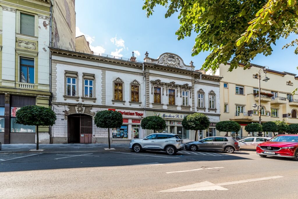 Apartament istoric pe Bulevardul Revoluției De vânzare Apartament istoric pe Bulevardul Revoluției în zona Ultracentral 3 camere 2 dormitoare Arad 1