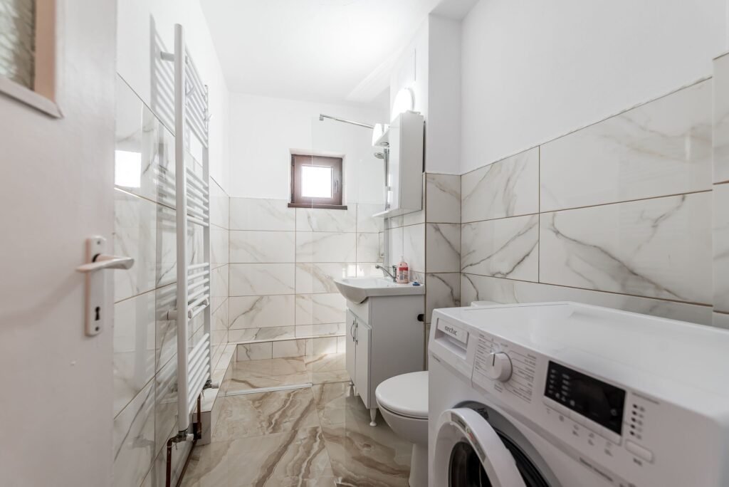 De vânzare Apartament renovat cu 2 camere Micalaca etaj 3 Comision 0 în zona Micalaca 2 camere 1 dormitor Arad 1