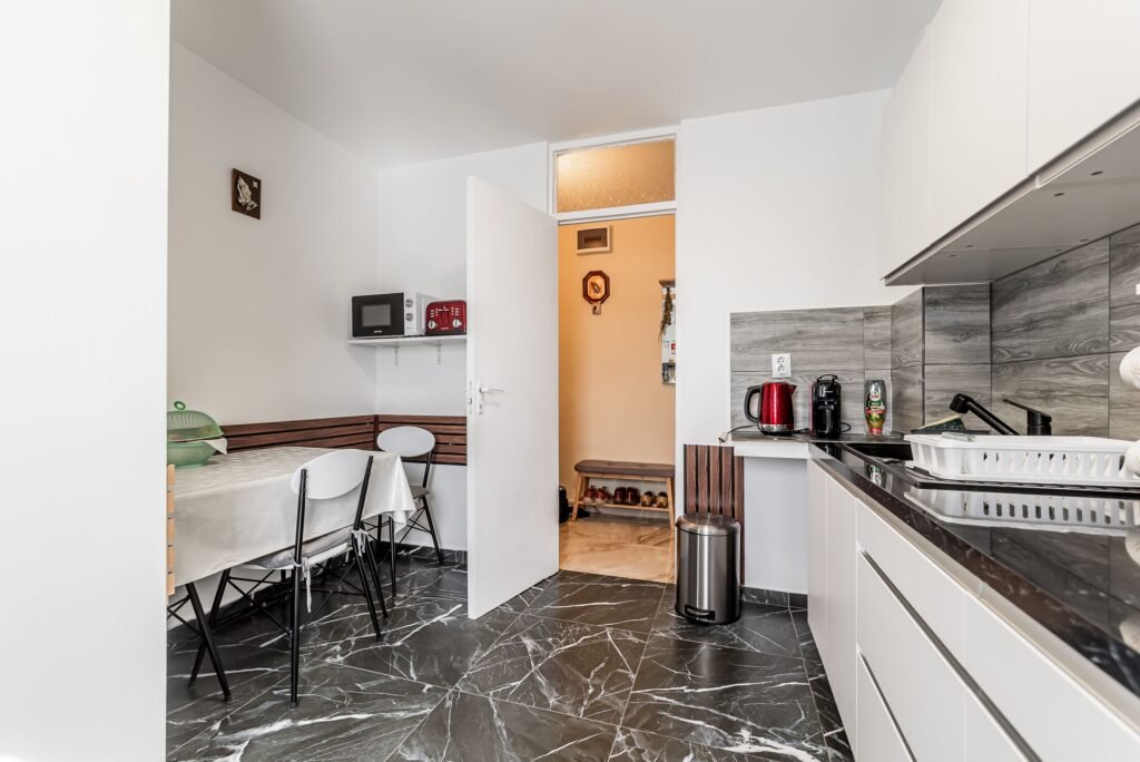 De vânzare Apartament renovat cu 2 camere Micalaca etaj 3 Comision 0 în zona Micalaca 2 camere 1 dormitor Arad 1