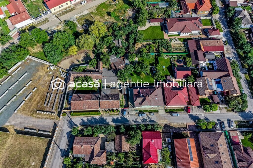 De vânzare Casa 3 camere, bucatarie si baie, in zona centrala din Chisineu-Cris în zona Central 3 camere 2 dormitoare Arad 1