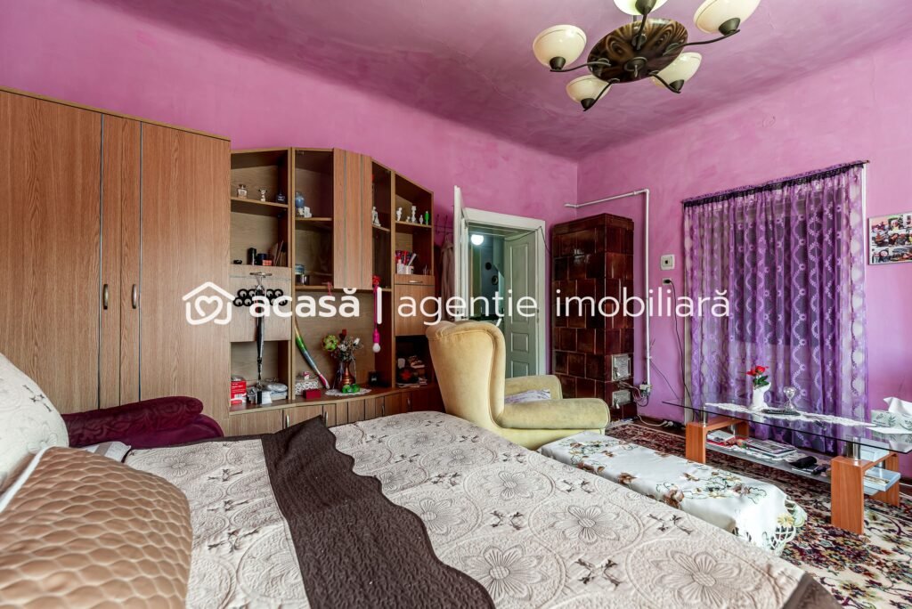 De vânzare Casa 3 camere, bucatarie si baie, in zona centrala din Chisineu-Cris în zona Central 3 camere 2 dormitoare Arad 1