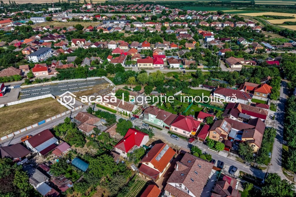 De vânzare Casa 3 camere, bucatarie si baie, in zona centrala din Chisineu-Cris în zona Central 3 camere 2 dormitoare Arad 1