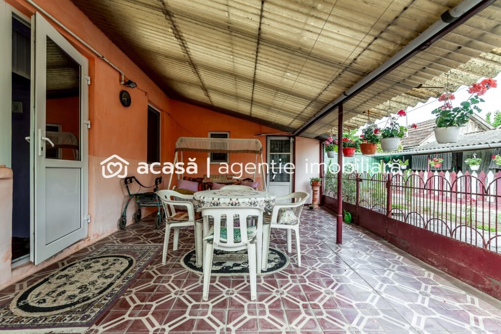 De vânzare Casa 3 camere, bucatarie si baie, in zona centrala din Chisineu-Cris în zona Central 3 camere 2 dormitoare Arad 1