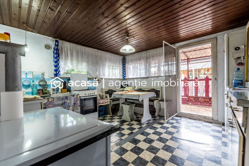 De vânzare Casa 3 camere, bucatarie si baie, in zona centrala din Chisineu-Cris în zona Central 3 camere 2 dormitoare Arad 1