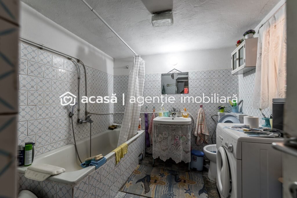 De vânzare Casa 3 camere, bucatarie si baie, in zona centrala din Chisineu-Cris în zona Central 3 camere 2 dormitoare Arad 1