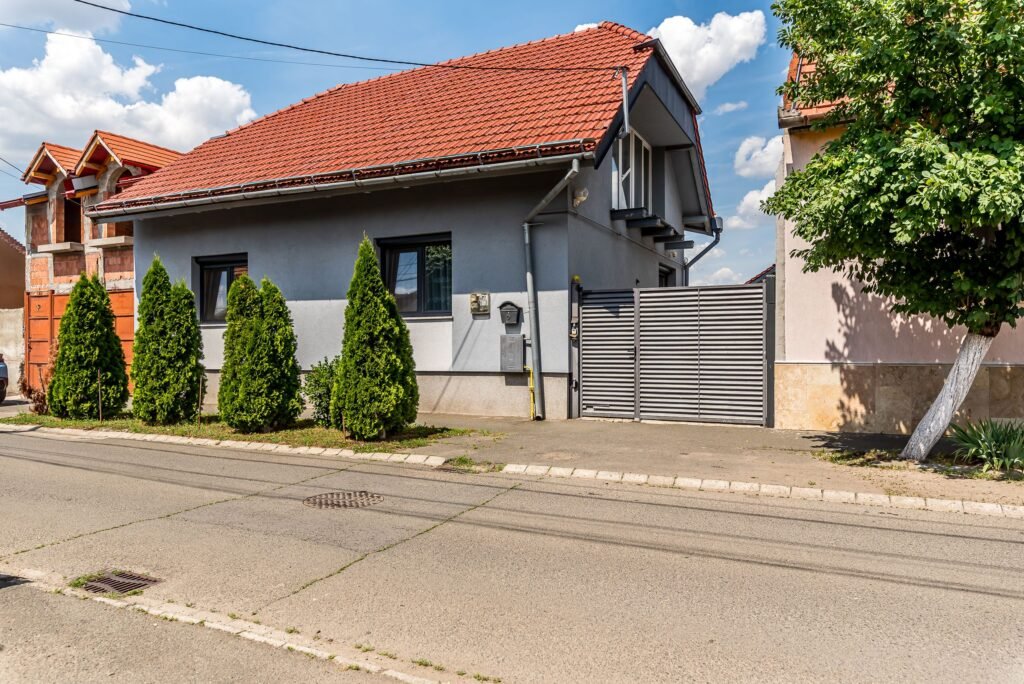 De vânzare Casa 4 camere - langa str. Petru Rares, Gradiste - COMISION 0 în zona Gradiste 4 camere 3 dormitoare Arad 1