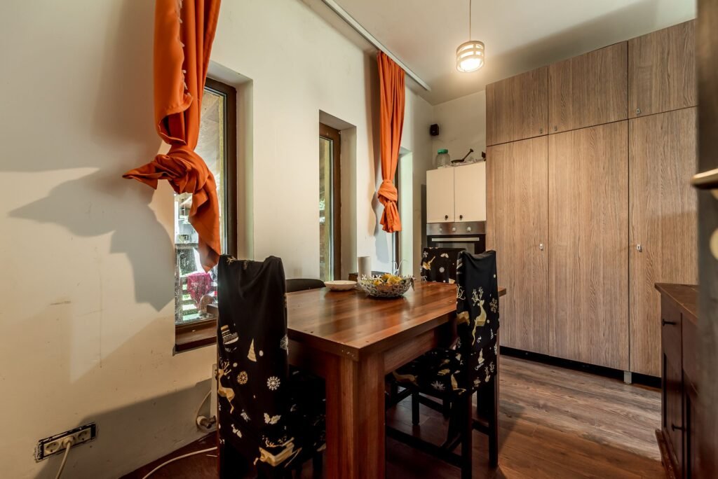 De vânzare Casa 96mp utili Via Carmina-zona linistita în zona Arad 3 camere 2 dormitoare Arad 1