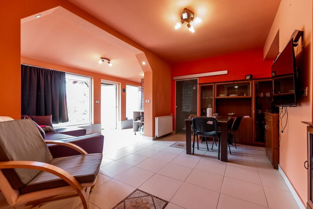 Casa Solida cu Mansarda in Zona Excelenta Parneava De vânzare Casa Solida cu Mansarda in Zona Excelenta Parneava în zona Parneava 4 camere 3 dormitoare Arad 1