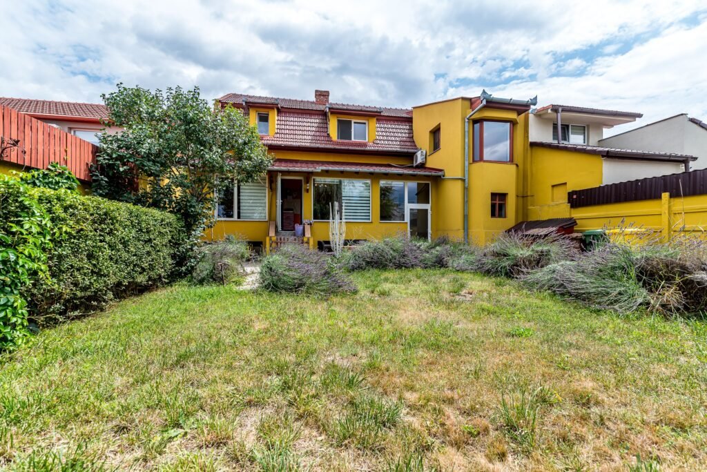 Casa Solida cu Mansarda in Zona Excelenta Parneava De vânzare Casa Solida cu Mansarda in Zona Excelenta Parneava în zona Parneava 4 camere 3 dormitoare Arad 1