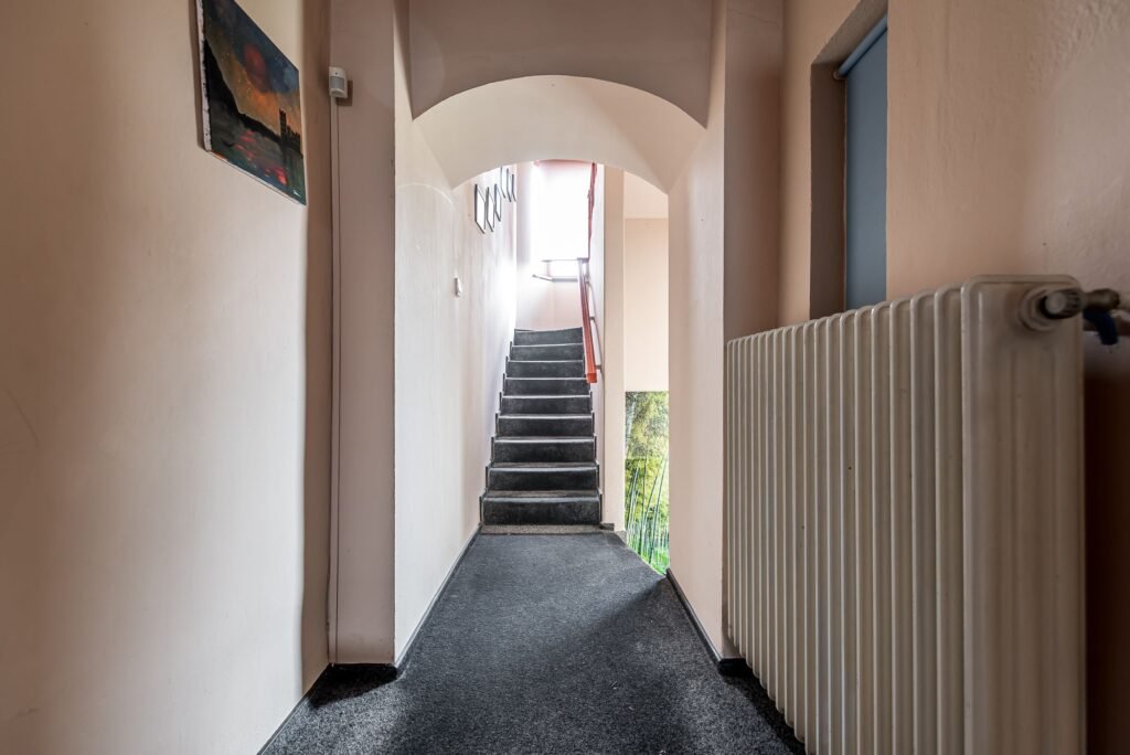 Casa Solida cu Mansarda in Zona Excelenta Parneava De vânzare Casa Solida cu Mansarda in Zona Excelenta Parneava în zona Parneava 4 camere 3 dormitoare Arad 1