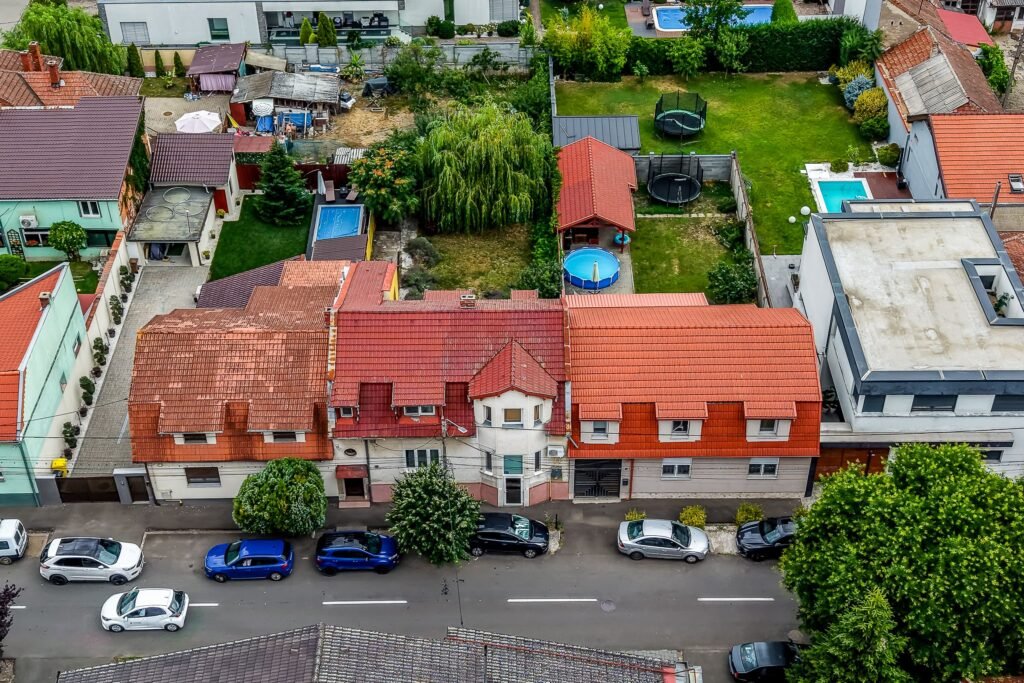 Casa Solida cu Mansarda in Zona Excelenta Parneava De vânzare Casa Solida cu Mansarda in Zona Excelenta Parneava în zona Parneava 4 camere 3 dormitoare Arad 1