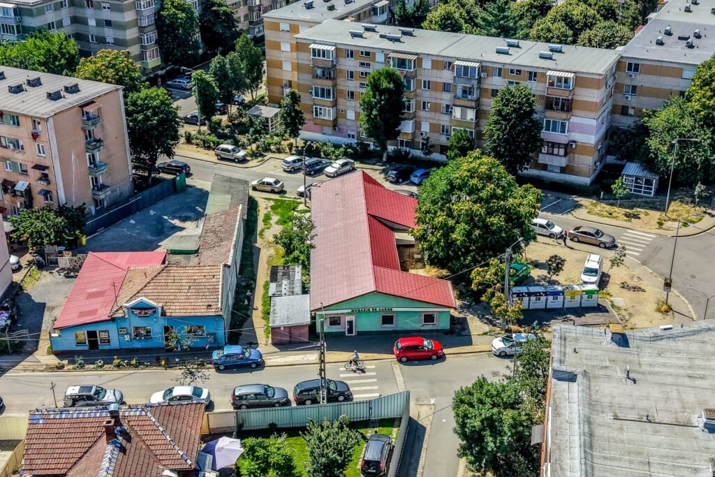 Casă individuală cu potențial comercial excelent in cartierul Vlaicu De vânzare Casă individuală cu potențial comercial excelent in cartierul Vlaicu în zona Aurel Vlaicu 8 camere Arad 1