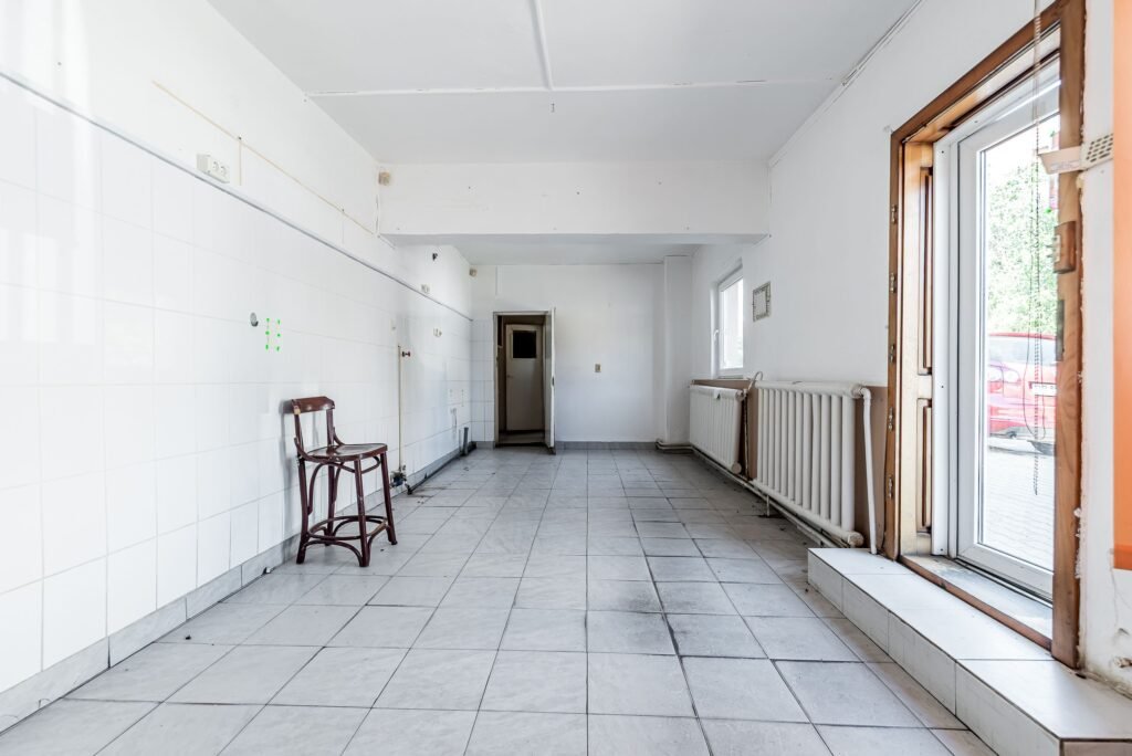 Casă individuală cu potențial comercial excelent in cartierul Vlaicu De vânzare Casă individuală cu potențial comercial excelent in cartierul Vlaicu în zona Aurel Vlaicu 8 camere Arad 1