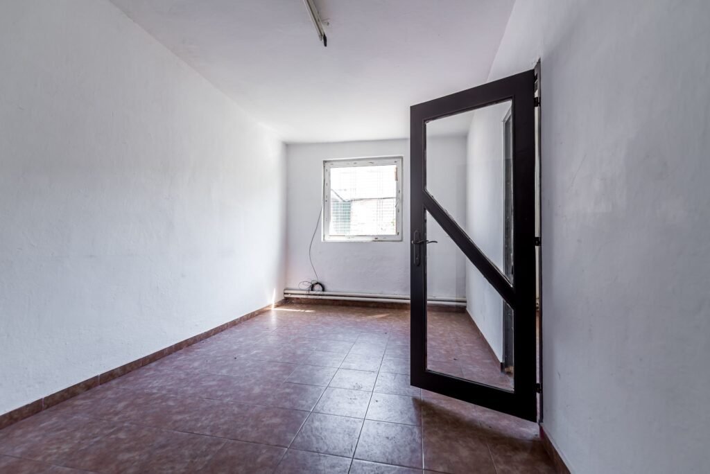 Casă individuală cu potențial comercial excelent in cartierul Vlaicu De vânzare Casă individuală cu potențial comercial excelent in cartierul Vlaicu în zona Aurel Vlaicu 8 camere Arad 1