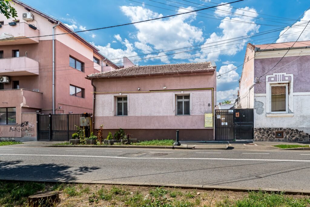 Casa individuala la cheie Centru ARAD Comision 0 De vânzare Casa individuala la cheie Centru ARAD Comision 0 în zona Central 3 camere 2 dormitoare Arad 1