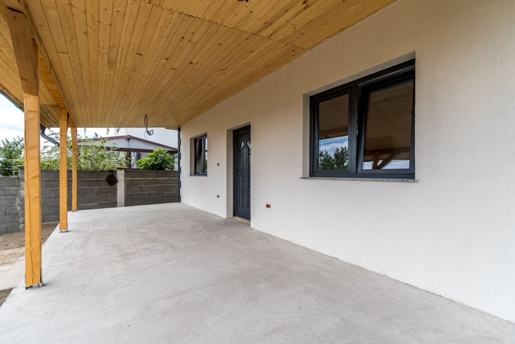 Casă nouă 4 camere, ideală pentru familie. Toate utilitățile De vânzare Casă nouă 4 camere, ideală pentru familie. Toate utilitățile în zona Arad 4 camere 3 dormitoare Arad 1