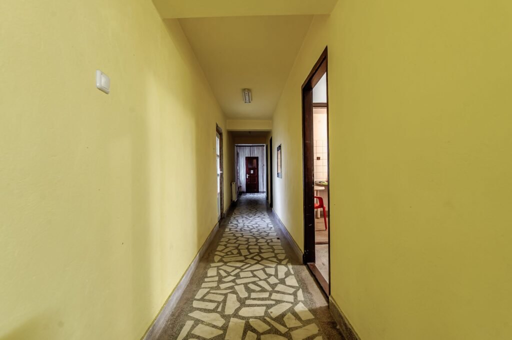 De închiriat Clădire potrivită pentru proiecte educaționale sau de îngrijire în zona Arad 11 camere Arad 1