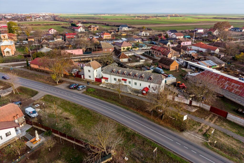 De închiriat Clădire potrivită pentru proiecte educaționale sau de îngrijire în zona Arad 11 camere Arad 1