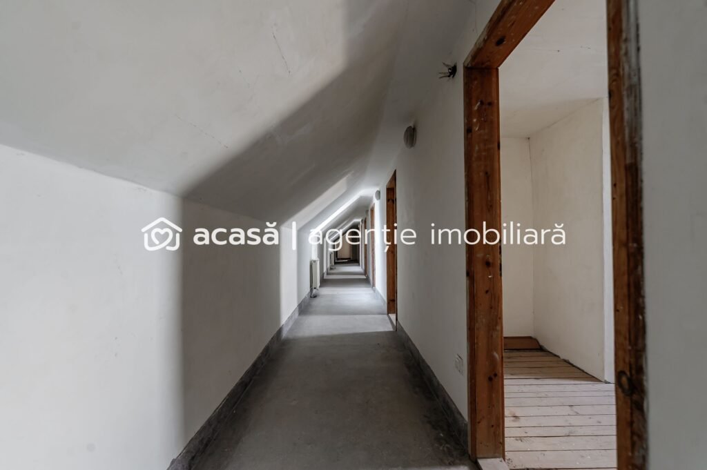 De închiriat Clădire potrivită pentru proiecte educaționale sau de îngrijire în zona Arad 11 camere Arad 1