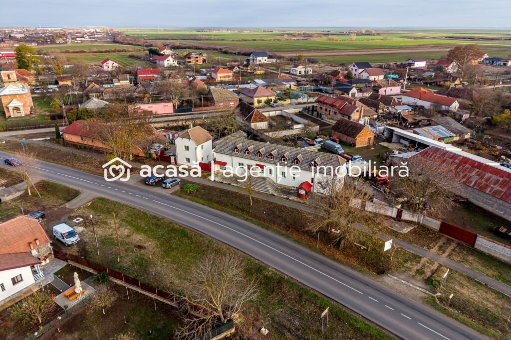 De închiriat Clădire potrivită pentru proiecte educaționale sau de îngrijire în zona Arad 11 camere Arad 1