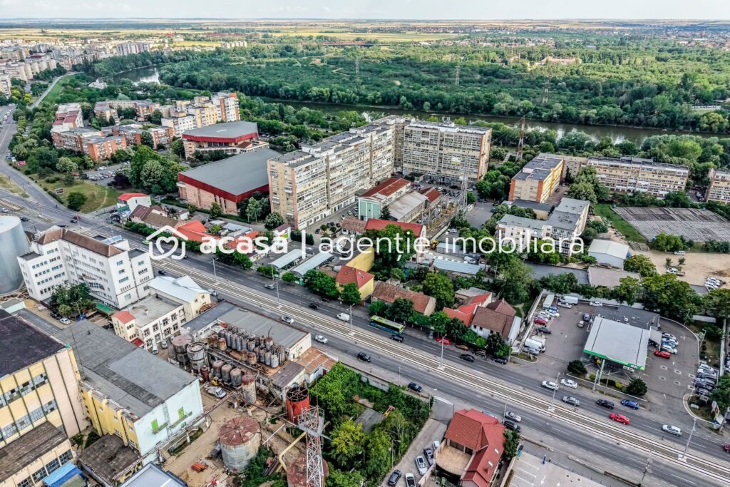 Imobil versatil D+P+E+M | Arteră principală Arad | Curte cu acces auto De vânzare Imobil versatil D+P+E+M | Arteră principală Arad | Curte cu acces auto în zona Polivalenta 10 camere 3 dormitoare Arad 1