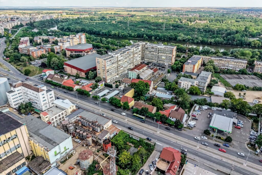 De vânzare Imobil versatil D+P+E+M | Arteră principală Arad | Curte cu acces auto în zona Polivalenta 10 camere 3 dormitoare Arad 1