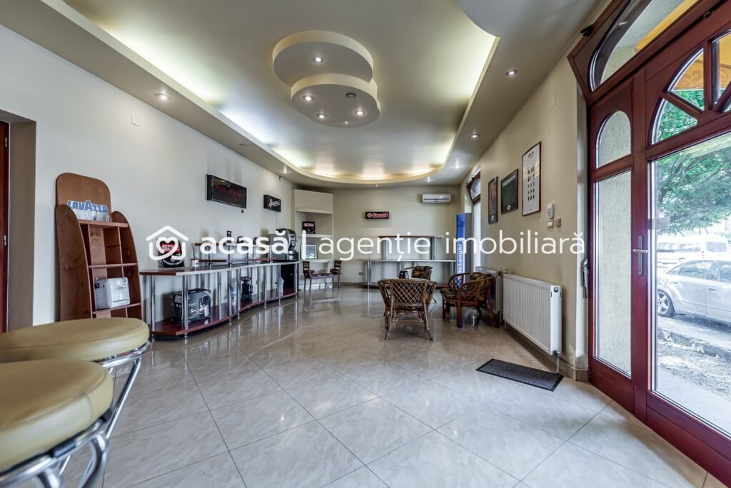 Imobil versatil D+P+E+M | Arteră principală Arad | Curte cu acces auto De vânzare Imobil versatil D+P+E+M | Arteră principală Arad | Curte cu acces auto în zona Polivalenta 10 camere 3 dormitoare Arad 1