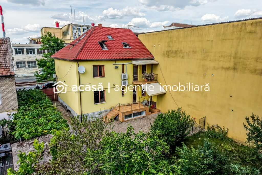 Imobil versatil D+P+E+M | Arteră principală Arad | Curte cu acces auto De vânzare Imobil versatil D+P+E+M | Arteră principală Arad | Curte cu acces auto în zona Polivalenta 10 camere 3 dormitoare Arad 1