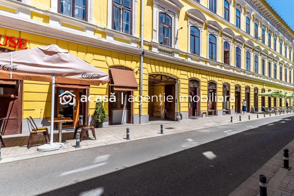 Spațiu birouri central cu 2 intrări pe Str. Unirii 1 Arad. De vânzare Spațiu birouri central cu 2 intrări pe Str. Unirii 1 Arad. în zona Ultracentral 2 camere Arad 1