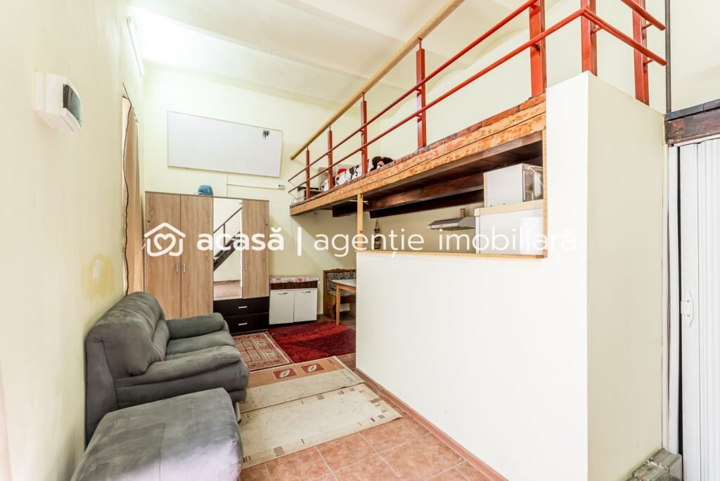 Spațiu birouri central cu 2 intrări pe Str. Unirii 1 Arad. De vânzare Spațiu birouri central cu 2 intrări pe Str. Unirii 1 Arad. în zona Ultracentral 2 camere Arad 1