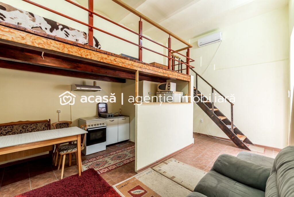 Spațiu birouri central cu 2 intrări pe Str. Unirii 1 Arad. De vânzare Spațiu birouri central cu 2 intrări pe Str. Unirii 1 Arad. în zona Ultracentral 2 camere Arad 1