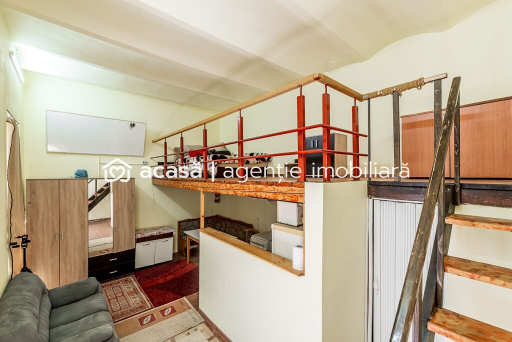 Spațiu birouri central cu 2 intrări pe Str. Unirii 1 Arad. De vânzare Spațiu birouri central cu 2 intrări pe Str. Unirii 1 Arad. în zona Ultracentral 2 camere Arad 1