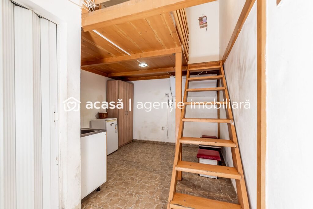 Spațiu birouri central cu 2 intrări pe Str. Unirii 1 Arad. De vânzare Spațiu birouri central cu 2 intrări pe Str. Unirii 1 Arad. în zona Ultracentral 2 camere Arad 1