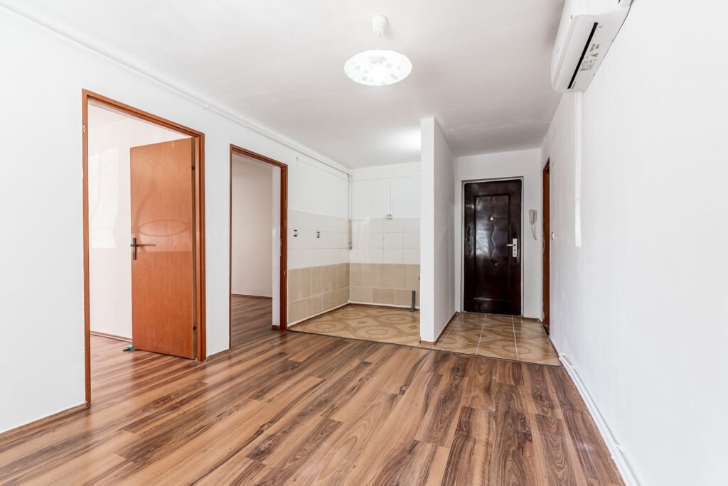 De vânzare Un cămin practic pentru o familie la început de drum în zona Central 3 camere 2 dormitoare Arad 1