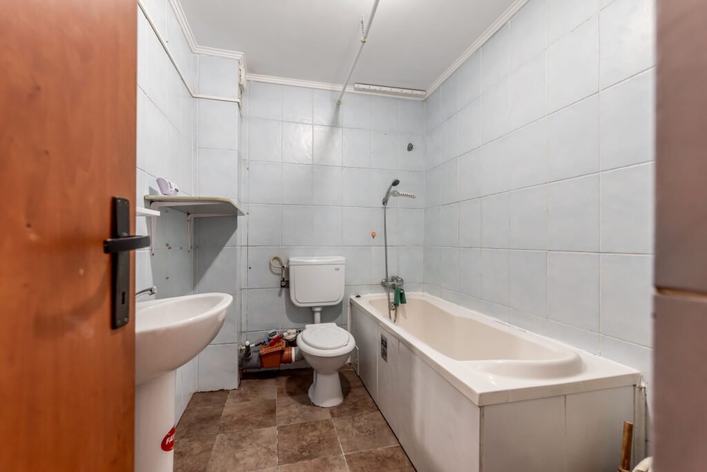 De vânzare Un cămin practic pentru o familie la început de drum în zona Central 3 camere 2 dormitoare Arad 1