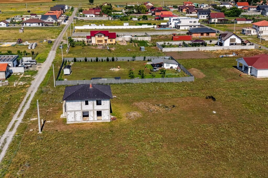 Vilă cu 5 camere | teren 1000 mp | cartier San Paolo (lângă Westfield) De vânzare Vilă cu 5 camere | teren 1000 mp | cartier San Paolo (lângă Westfield) în zona Gai 5 camere 3 dormitoare Arad 1