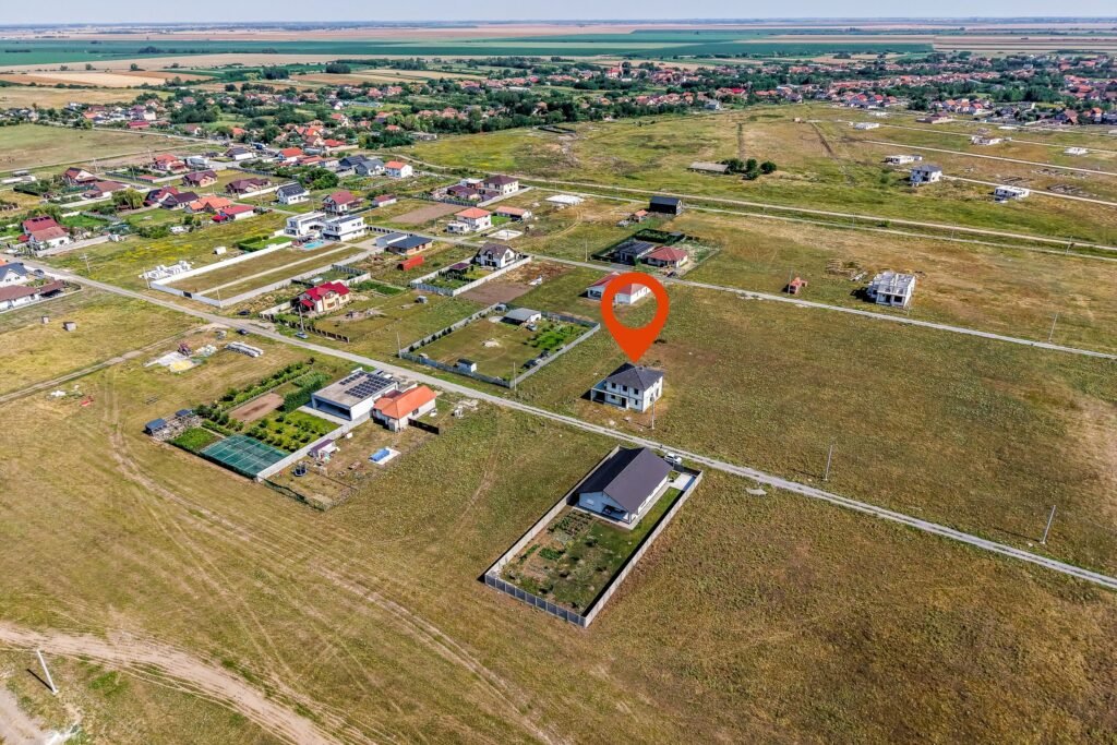 Vilă cu 5 camere | teren 1000 mp | cartier San Paolo (lângă Westfield) De vânzare Vilă cu 5 camere | teren 1000 mp | cartier San Paolo (lângă Westfield) în zona Gai 5 camere 3 dormitoare Arad 1