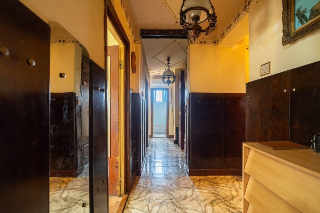 Apartament 4 camere decomandat – bvd. Revolutiei – COMISION 0 De vânzare Apartament 4 camere decomandat - bvd. Revolutiei - COMISION 0 în zona Ultracentral 4 camere 3 dormitoare Arad 1