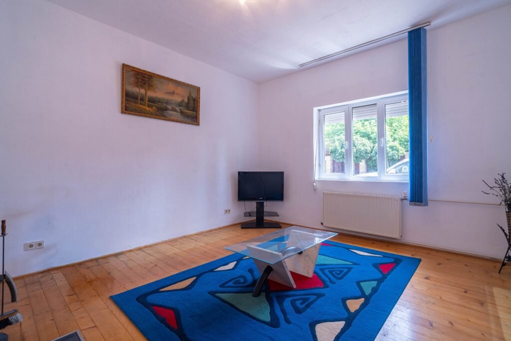 Casa 5 camere – teren 688 mp – Parneava – COMISION 0 De vânzare Casa 5 camere - teren 688 mp - Parneava - COMISION 0 în zona Parneava 5 camere 3 dormitoare Arad 1