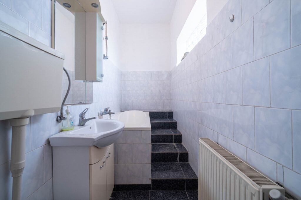 Casa 5 camere – teren 688 mp – Parneava – COMISION 0 De vânzare Casa 5 camere - teren 688 mp - Parneava - COMISION 0 în zona Parneava 5 camere 3 dormitoare Arad 1