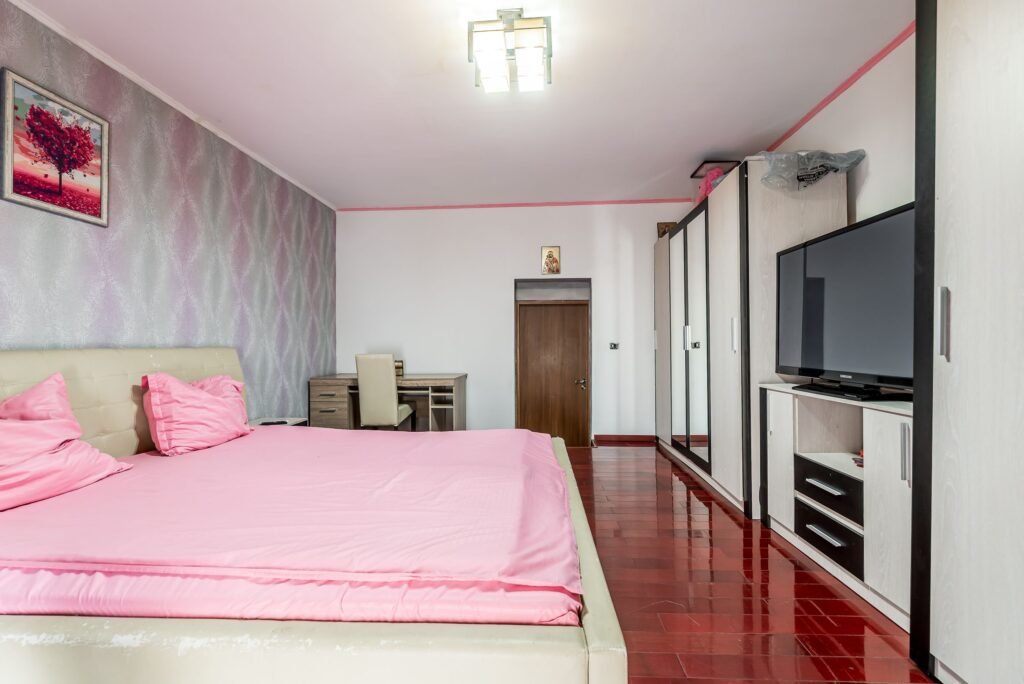 Casa 6 camere – teren 558 mp – Centrul Aradului – COMISION 0 De vânzare Casa 6 camere - teren 558 mp - Centrul Aradului - COMISION 0 în zona Central 6 camere 4 dormitoare Arad 1
